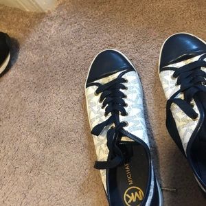 7.5 Michael kors white blue sneakers